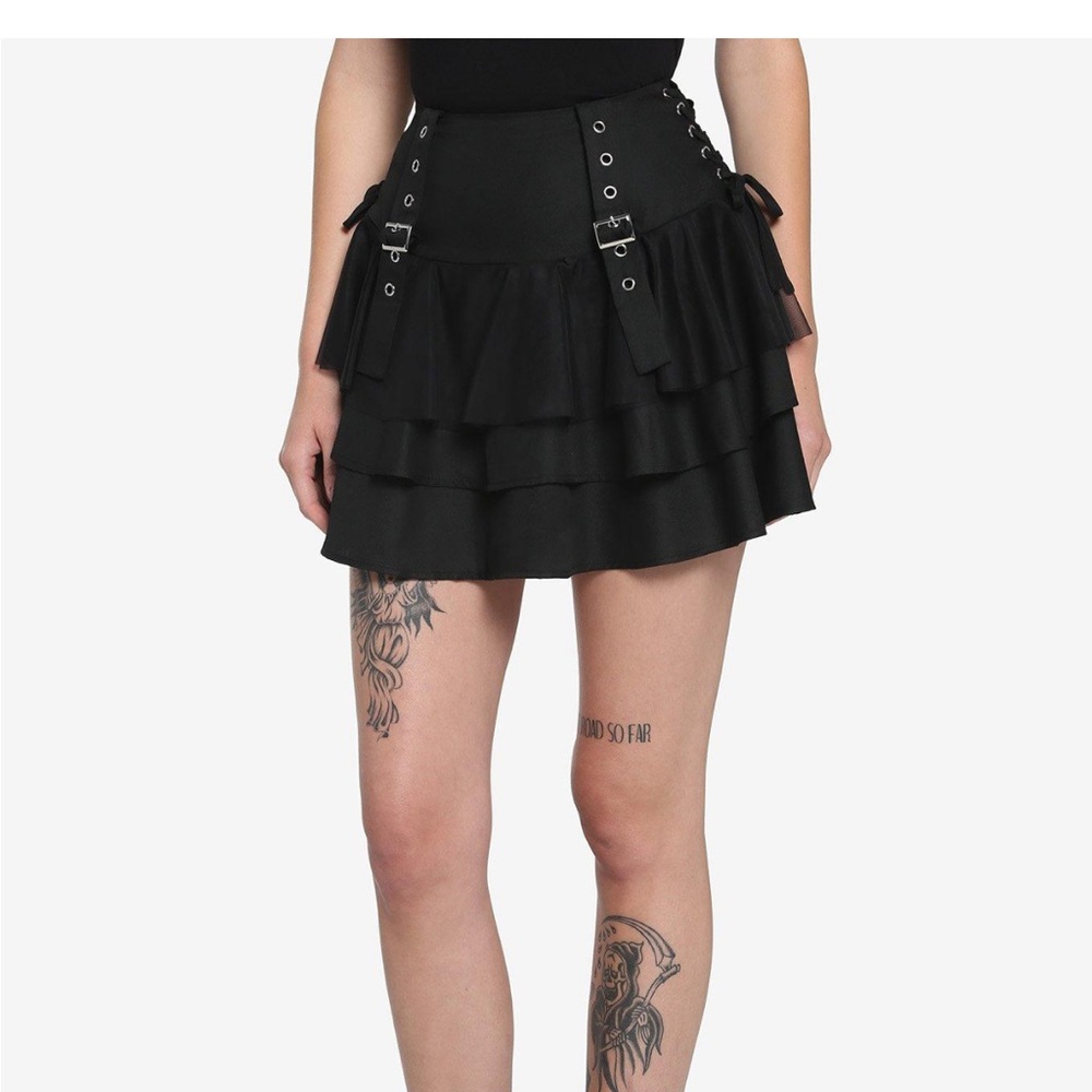 Black buckle tiered skirt